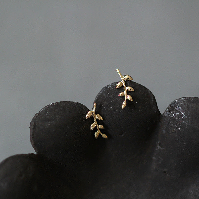 MINI GOLDEN LEAF STUD EARRINGS - Luminous Amore