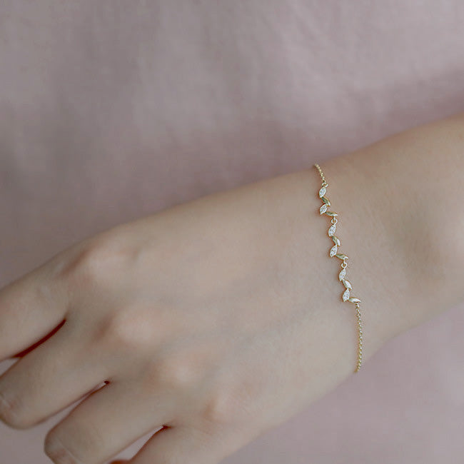 MINI LEAF BAR BRACELET - Luminous Amore