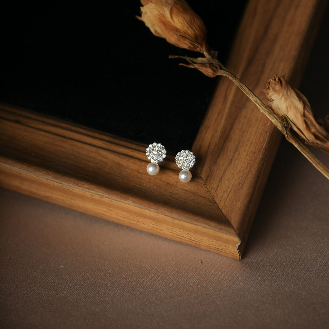 DROP PEARL STUD EARRINGS - Luminous Amore