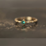 Load image into Gallery viewer, GREEN VINTAGE CUBIC ZIRCONIA RING - Luminous Amore
