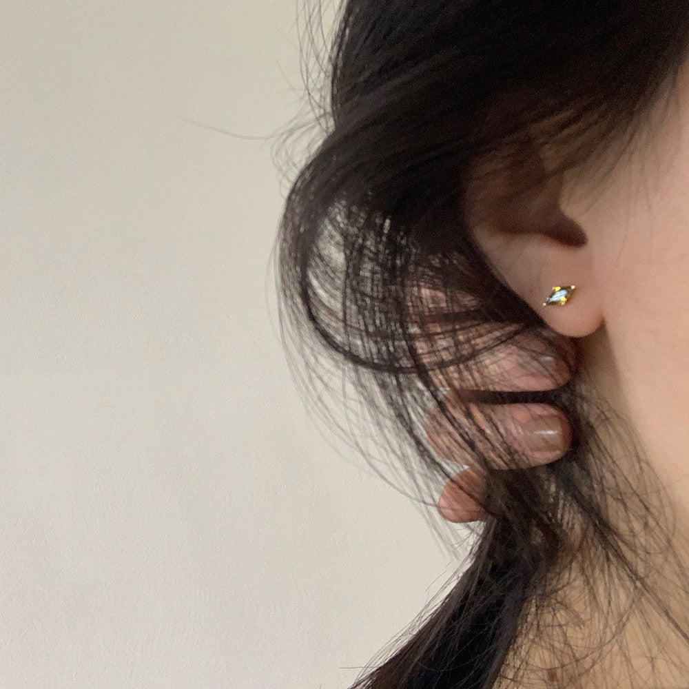 MINI GREEN ZIRCONIA STUD EARRINGS - Luminous Amore