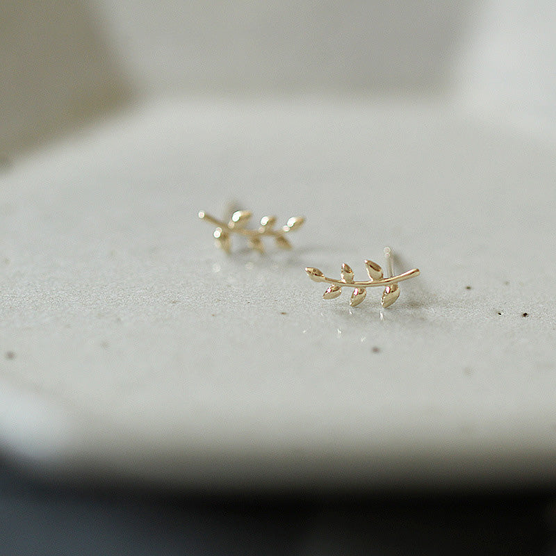 MINI GOLDEN LEAF STUD EARRINGS - Luminous Amore
