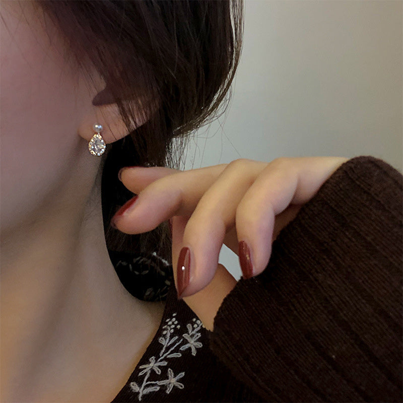 OVAL CUBIC ZIRCONIA WITH PEARL STUD EARRINGS - Luminous Amore