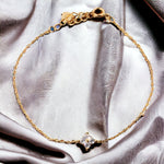 Load image into Gallery viewer, LUCKY CLOVER BRACELET - Luminous Amore
