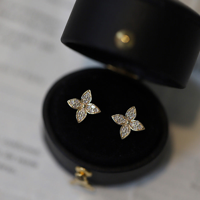 UNIQUE FLORAL STUD EARRINGS - Luminous Amore