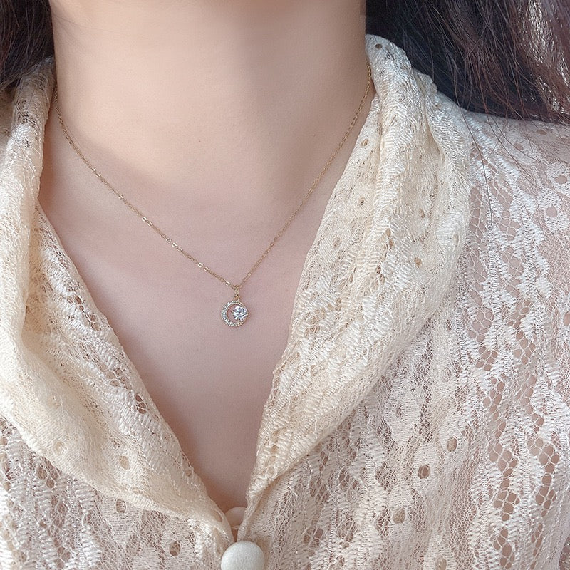 MINI CRECENT MOON PENDANT - Luminous Amore