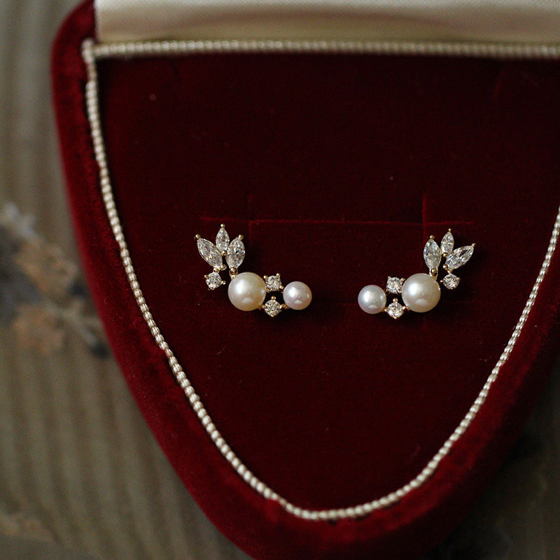 FEATHER PEARL STUD EARRINGS - Luminous Amore