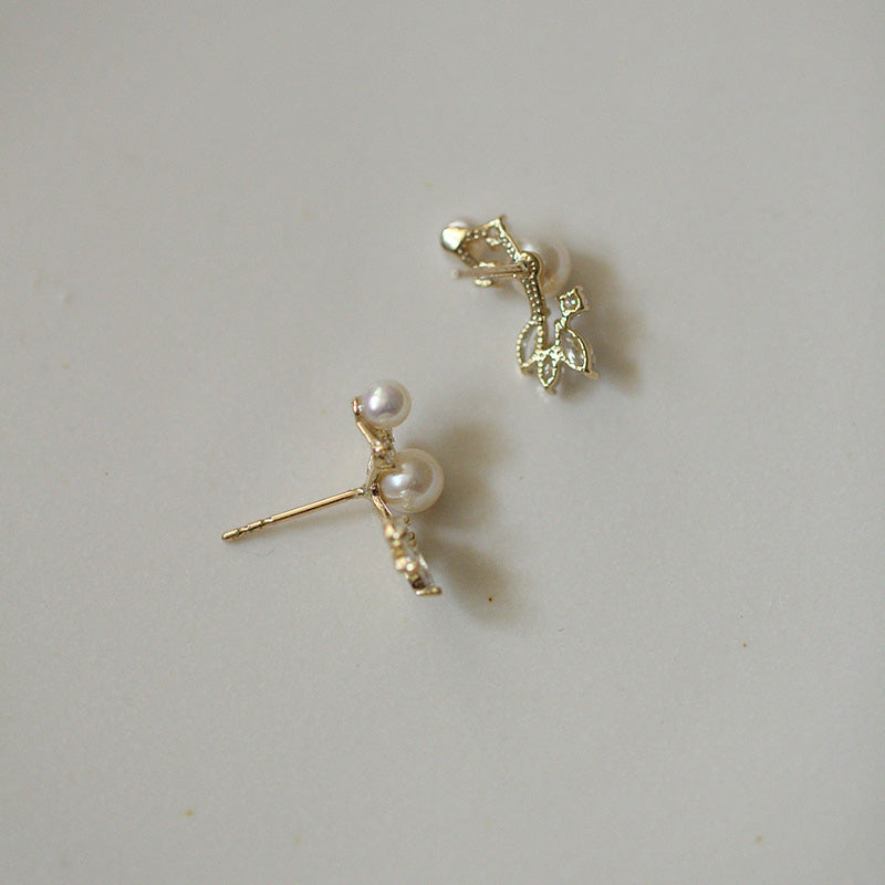FEATHER PEARL STUD EARRINGS - Luminous Amore