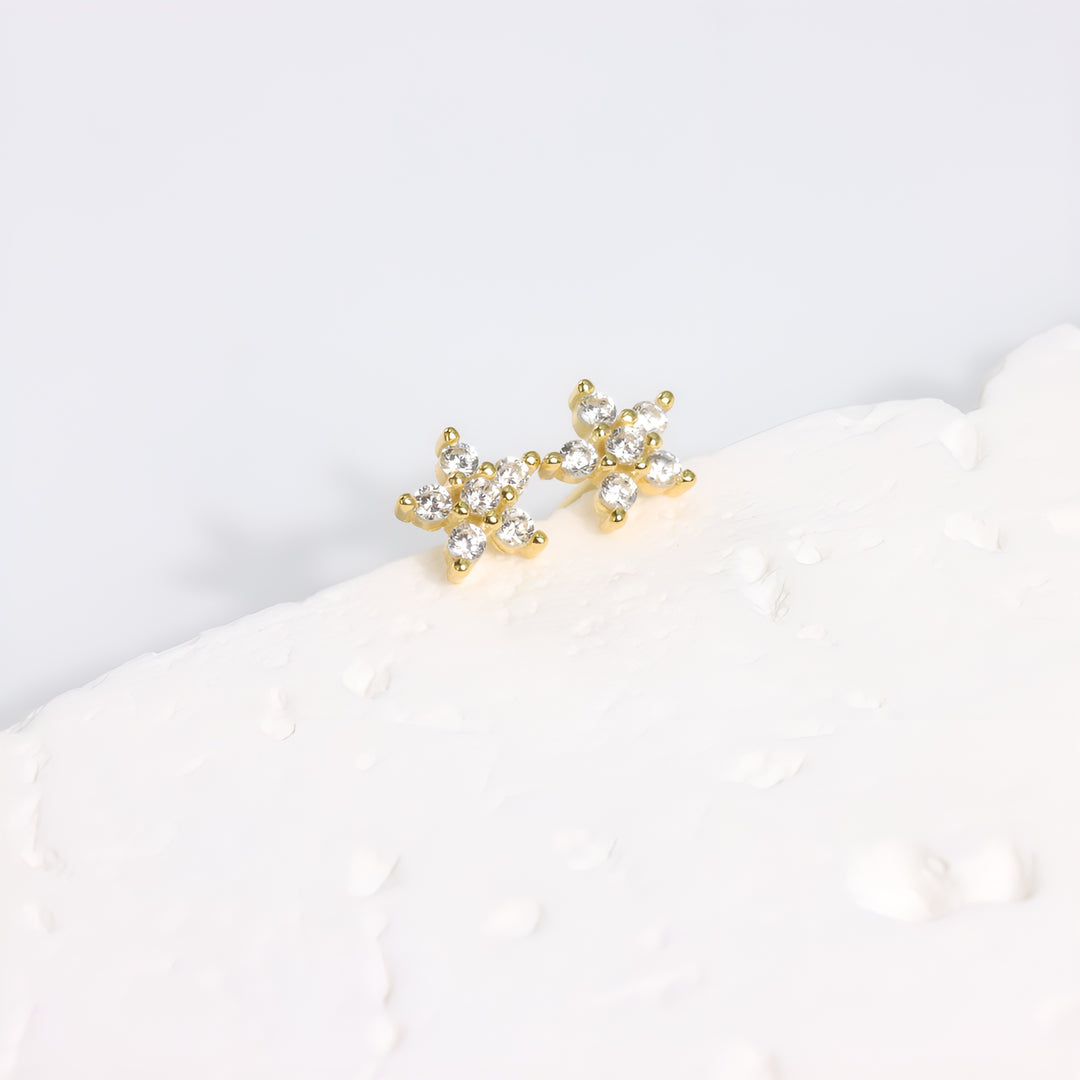 MINI STAR DIAMOND STUD EARRINGS - Luminous Amore