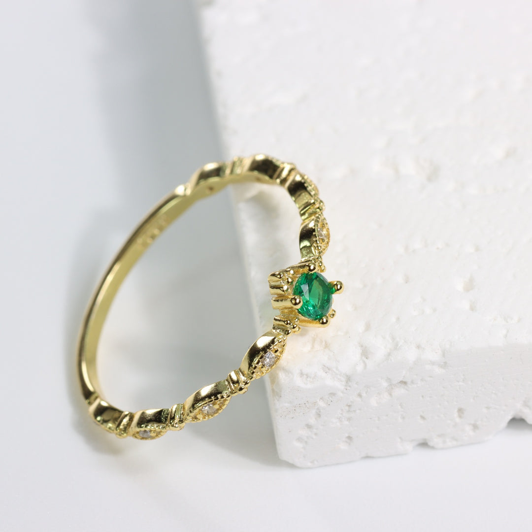 GREEN VINTAGE CUBIC ZIRCONIA RING - Luminous Amore