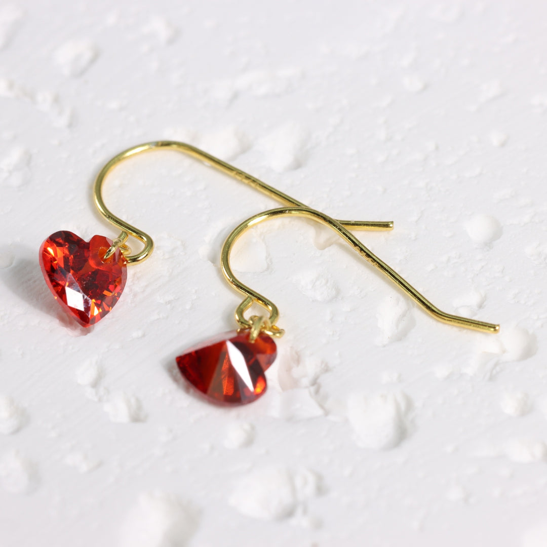 RED HEART THREADER EARRINGS - Luminous Amore