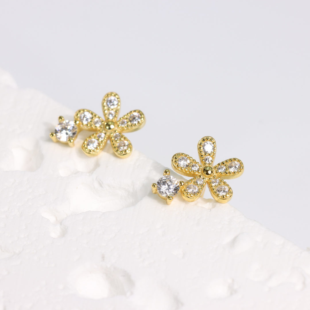 FLOWER CUBIC ZIRCONIA STUD EARRINGS - Luminous Amore