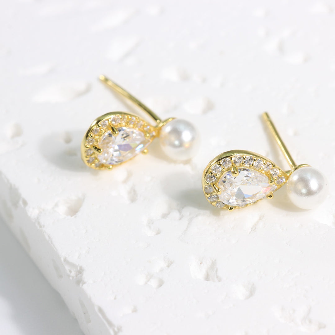 OVAL CUBIC ZIRCONIA WITH PEARL STUD EARRINGS - Luminous Amore